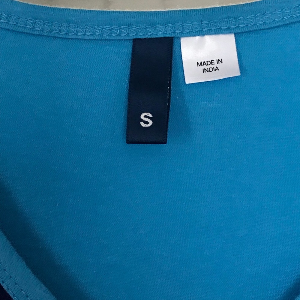V-neck t-shirt - Picture 2 of 4